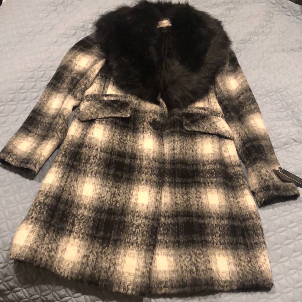 NWT Luxurious Wool Coat w/Removable Faux Fur Collar: Laundry by Shelli Segal